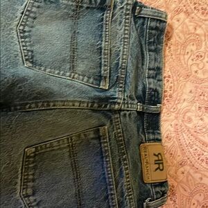 Relaxed Blue Jeans with Contrasting Stitching